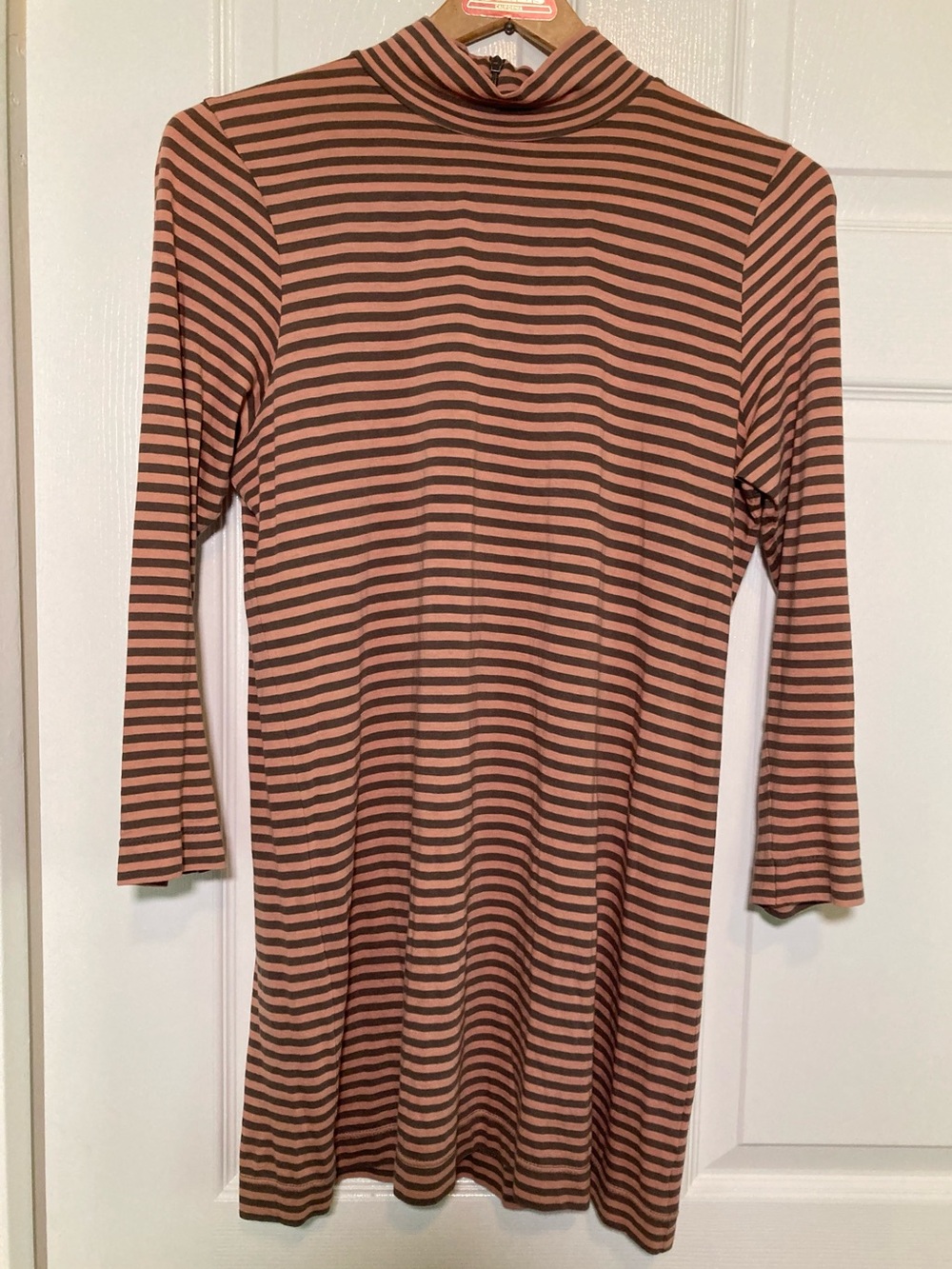 Demylee 🟣 New York Size XL Long Sleeve Striped Top with Back Zipper Detail